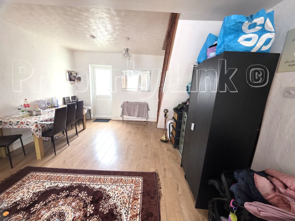 Property photo 3 of 33