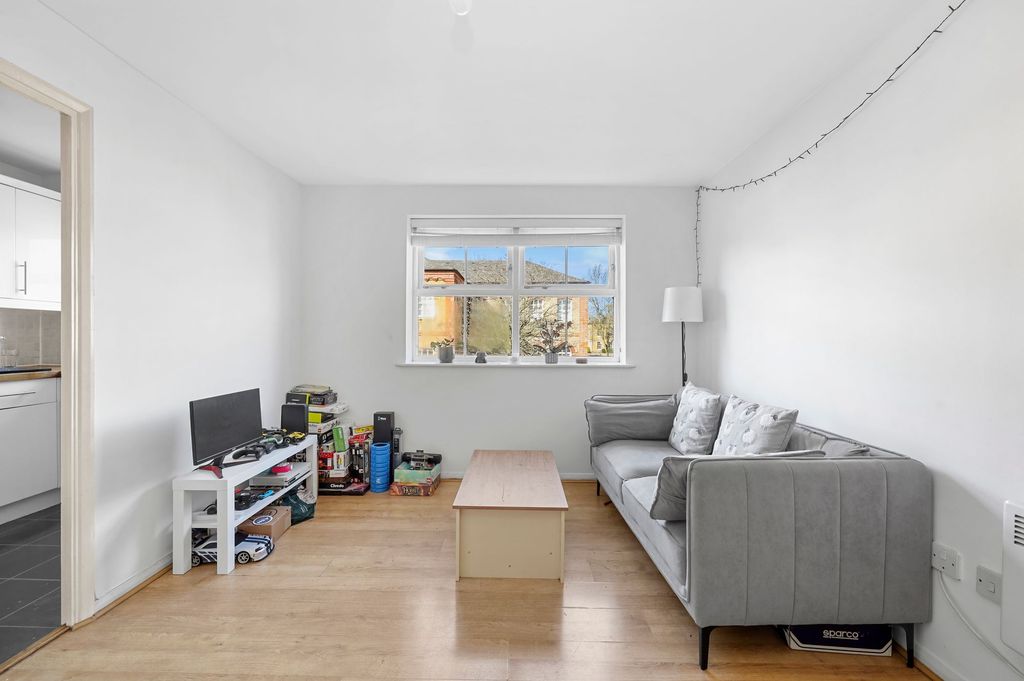 Property photo 2 of 8