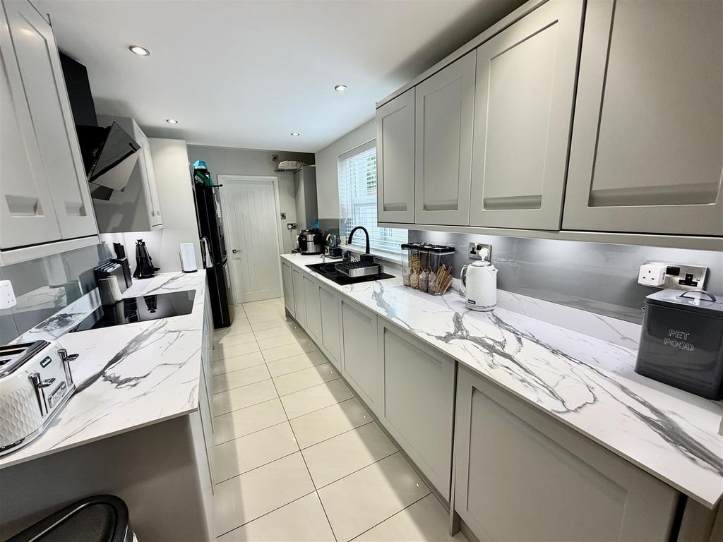 Property photo 3 of 22 Kitchen