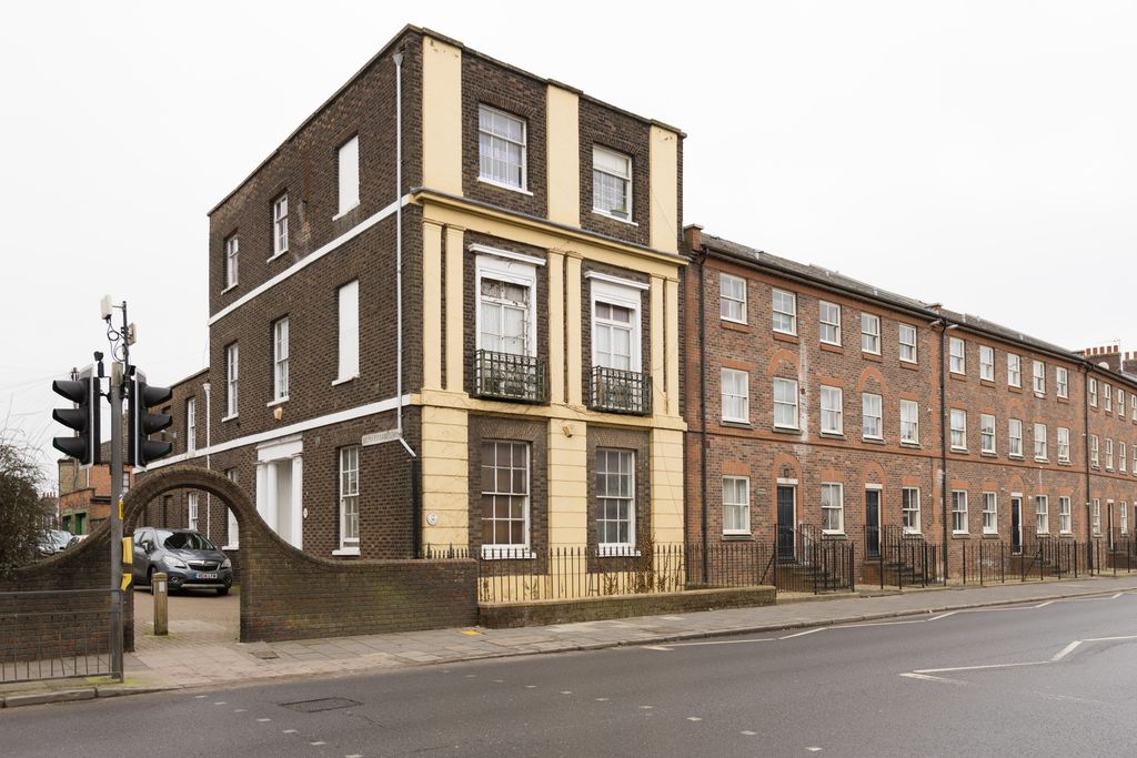 Property photo 1 of 31