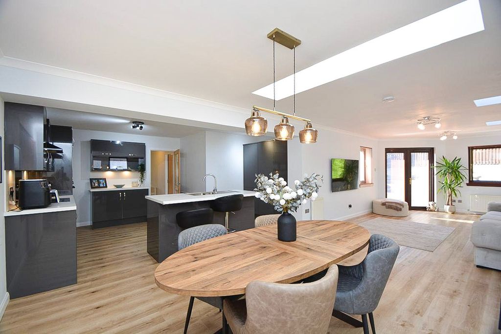 Property photo 2 of 32 4857234