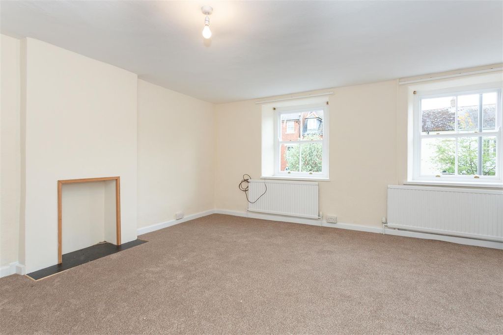 Property photo 1 of 8 Living Room1.Jpg