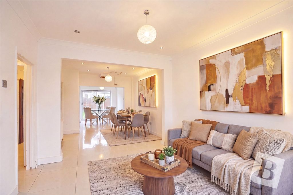 Property photo 1 of 14 Living/Dining Room