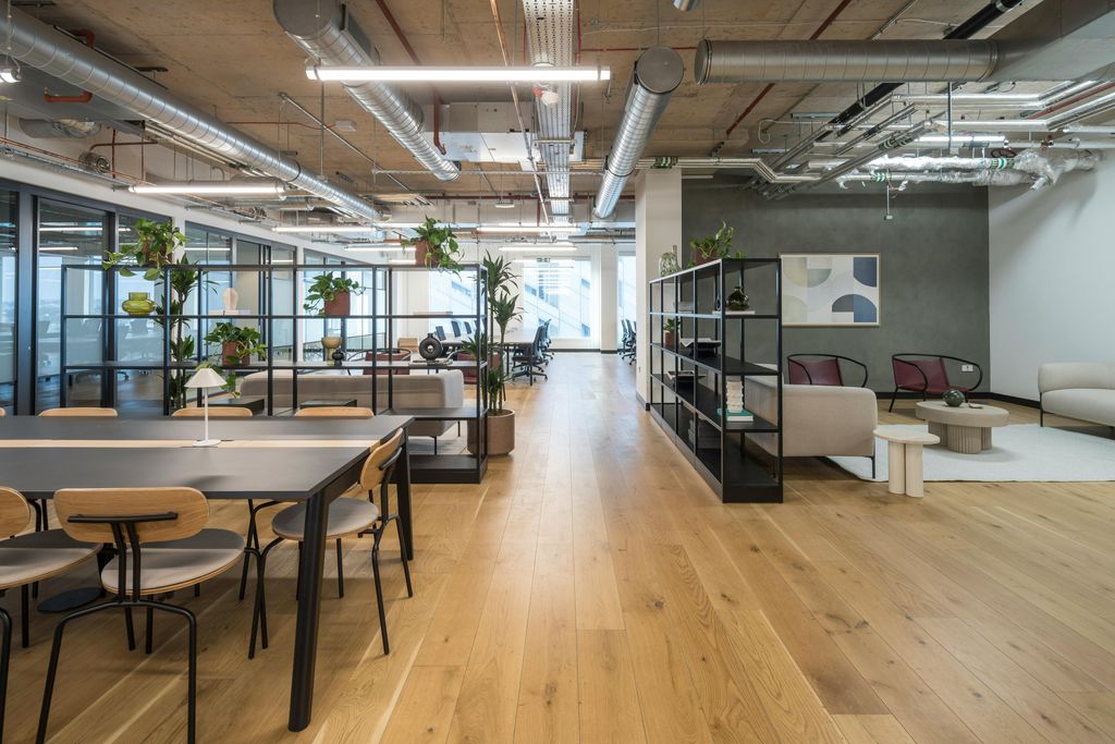 Property photo 3 of 11 9th Floor - Fitted &amp; Furnished