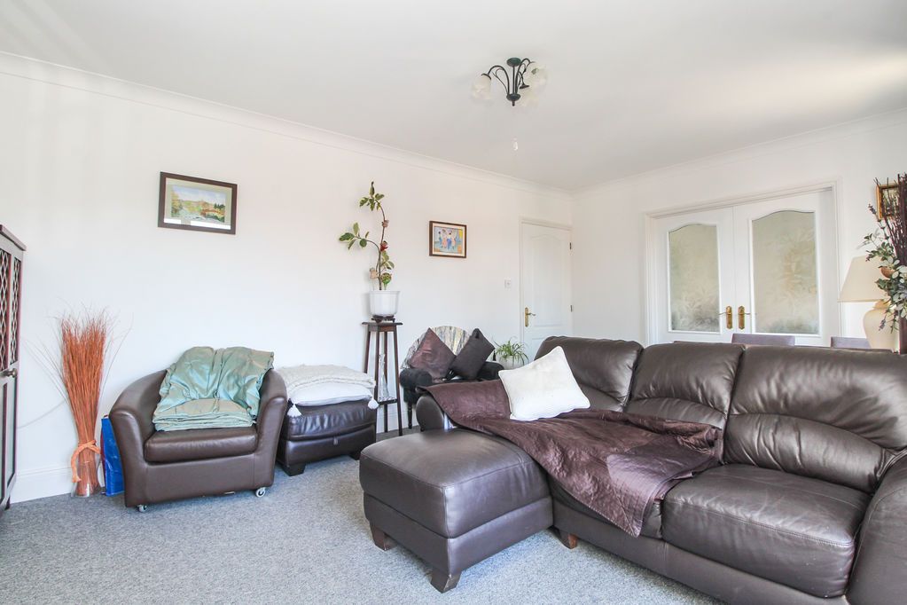 Property photo 3 of 18 Living Room