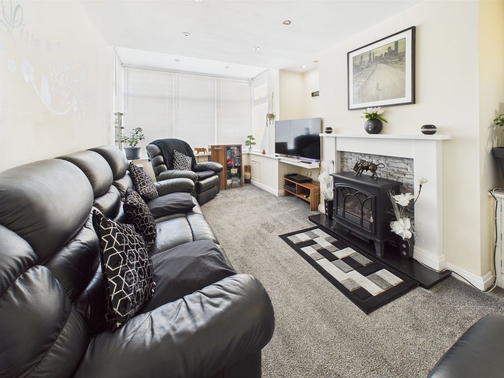 Property photo 3 of 18 Cam02176G0-Pr0582-Still008