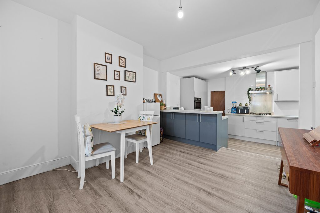 Property photo 3 of 26