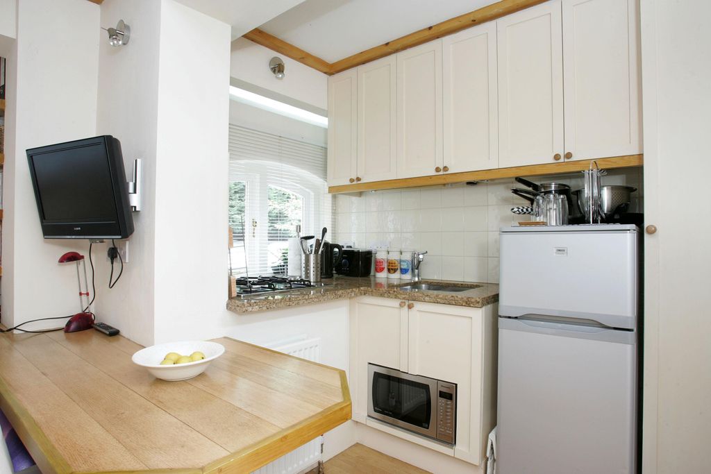 Property photo 2 of 5