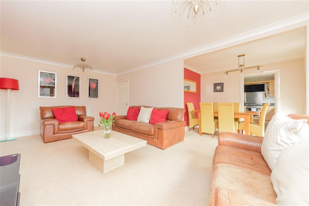 Property photo 3 of 16 Dining Area