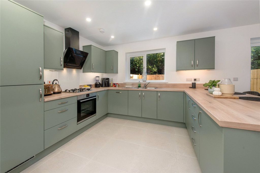 Property photo 3 of 11 Picture No. 27