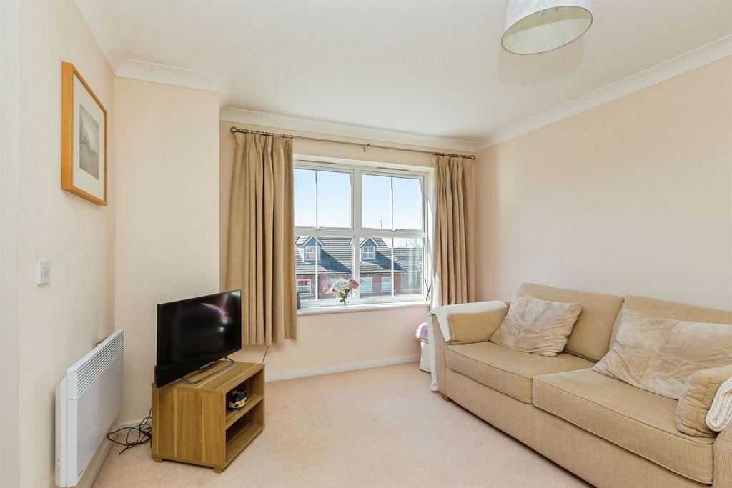 Property photo 2 of 12