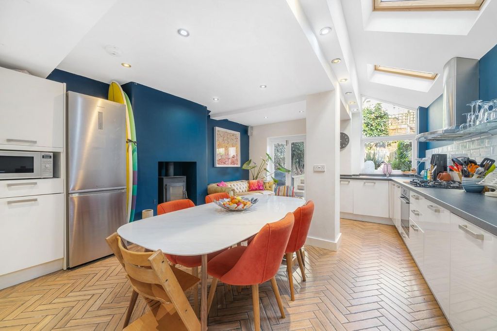 Property photo 3 of 17 Kitchen 3.Jpg