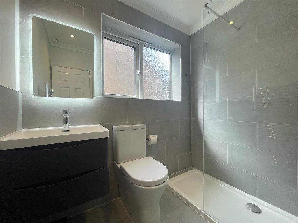 Property photo 3 of 17 Shower Room