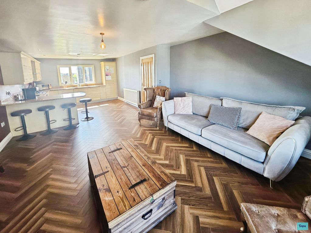 Property photo 2 of 26 Lounge