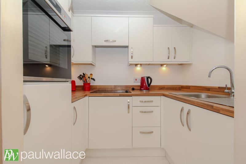 Property photo 3 of 9 Kitchen