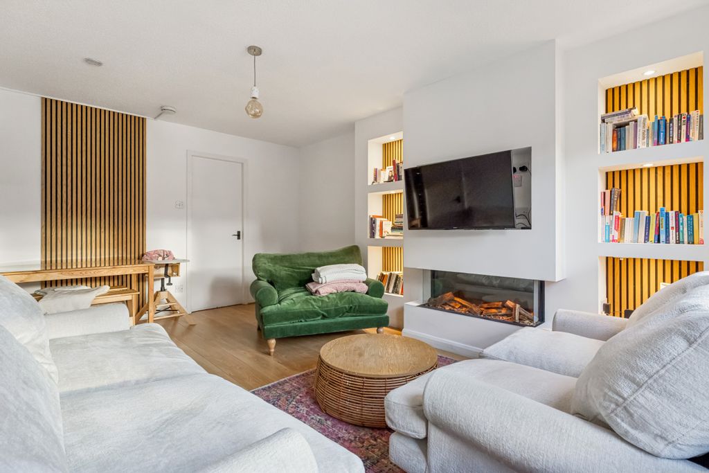 Property photo 3 of 31