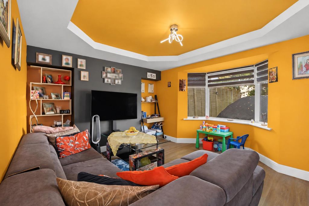 Property photo 2 of 11 Lounge_2.Png