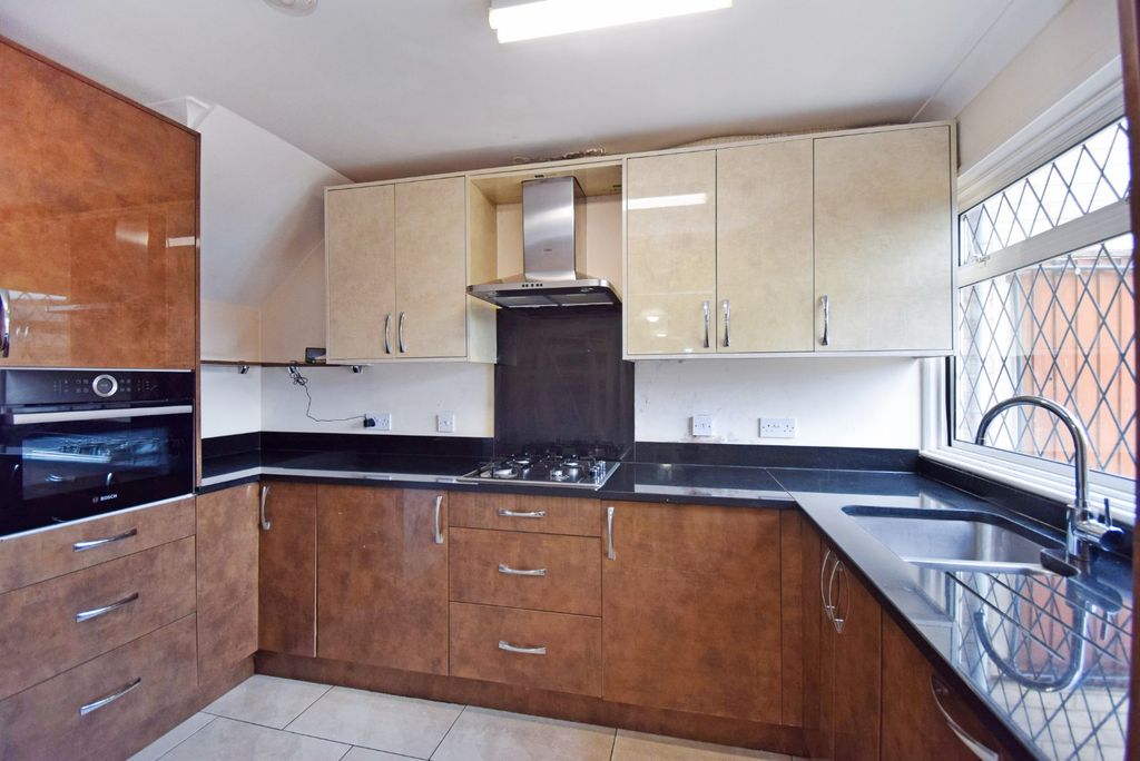 Property photo 3 of 16 Kitchen