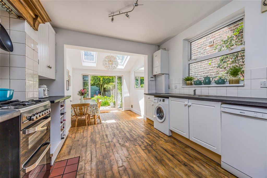 Property photo 3 of 14 Kitchen