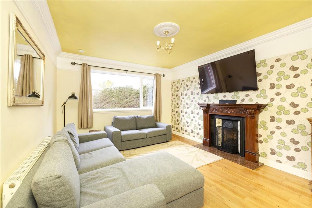 Property photo 2 of 32