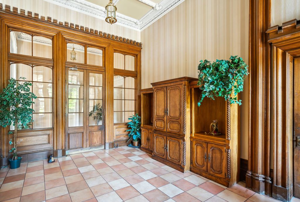 Property photo 2 of 33