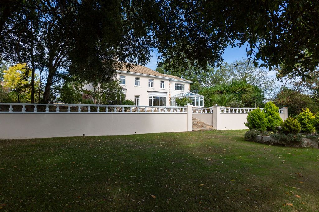 Property photo 2 of 51