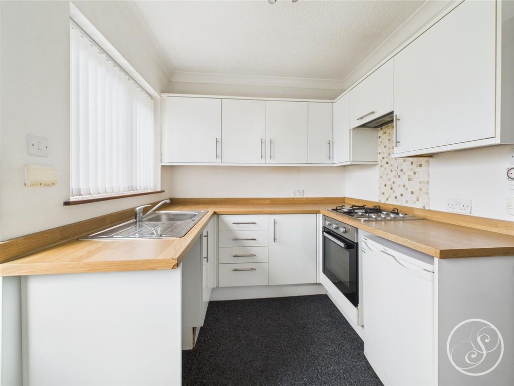 Property photo 2 of 17 Kitchen