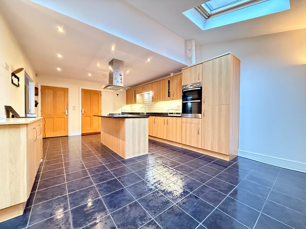 Property photo 2 of 31