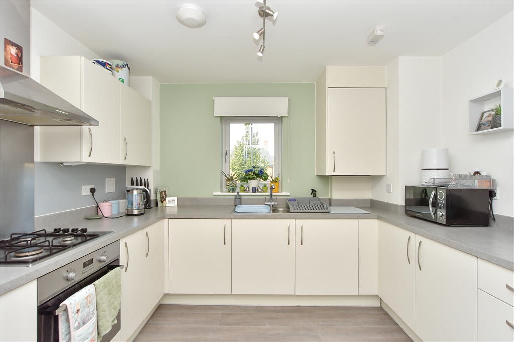 Property photo 2 of 7 Kitchen