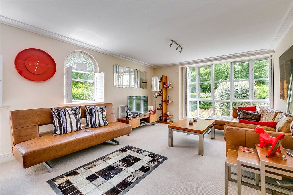 Property photo 2 of 12