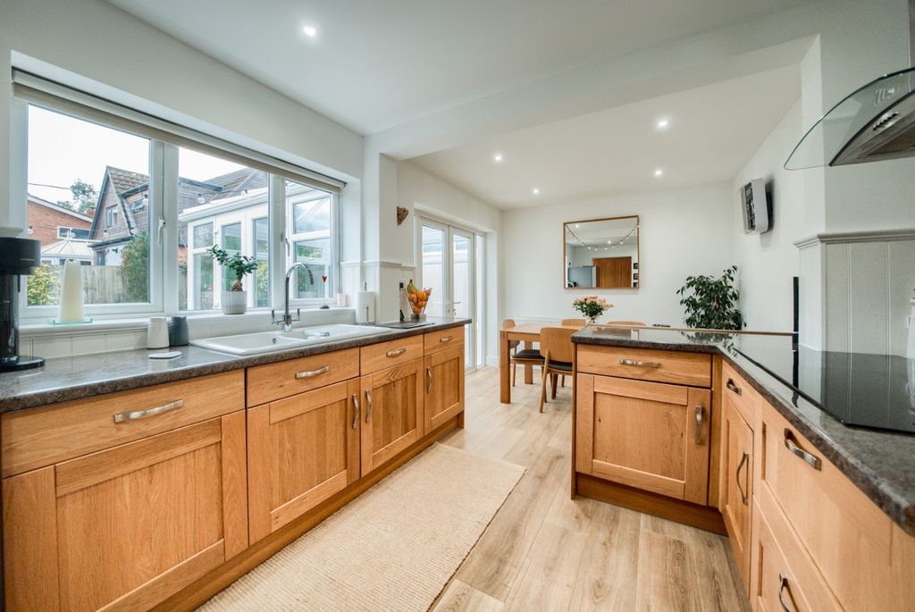 Property photo 2 of 23 Xt5A4693-Hdr(3) (1)