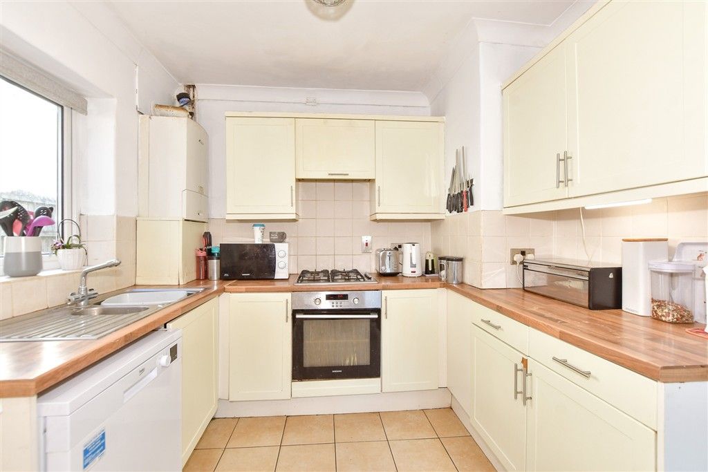 Property photo 3 of 12 Kitchen