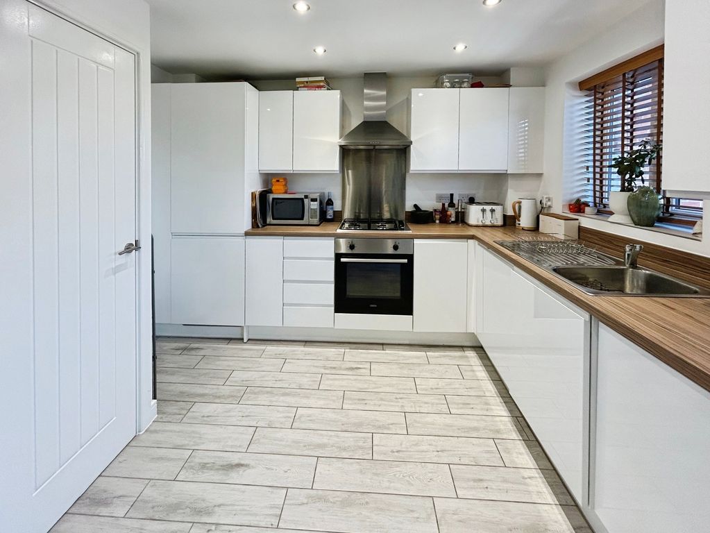 Property photo 2 of 13 Kitchen/Dining Room