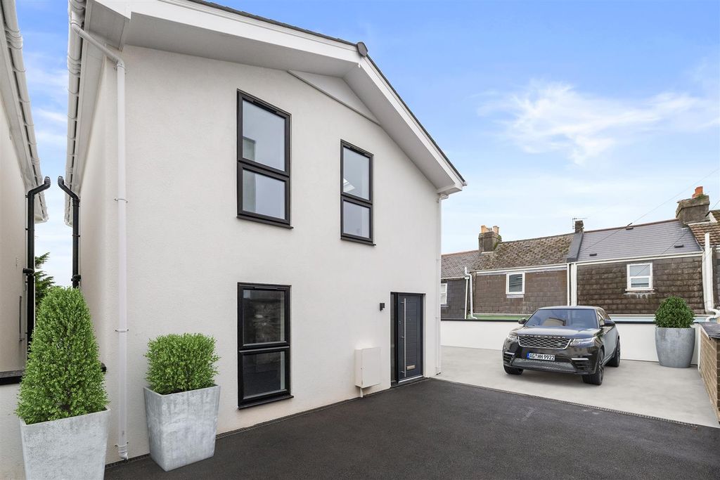 Property photo 1 of 13 Front Exterior