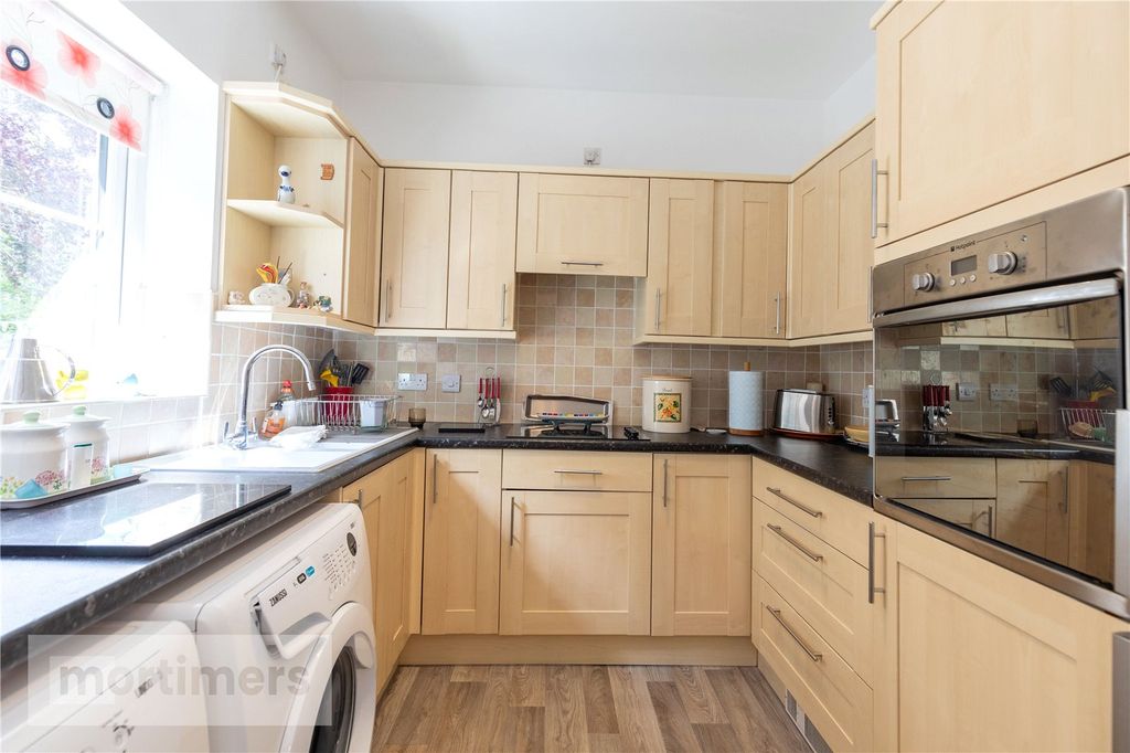 Property photo 2 of 14 Kitchen
