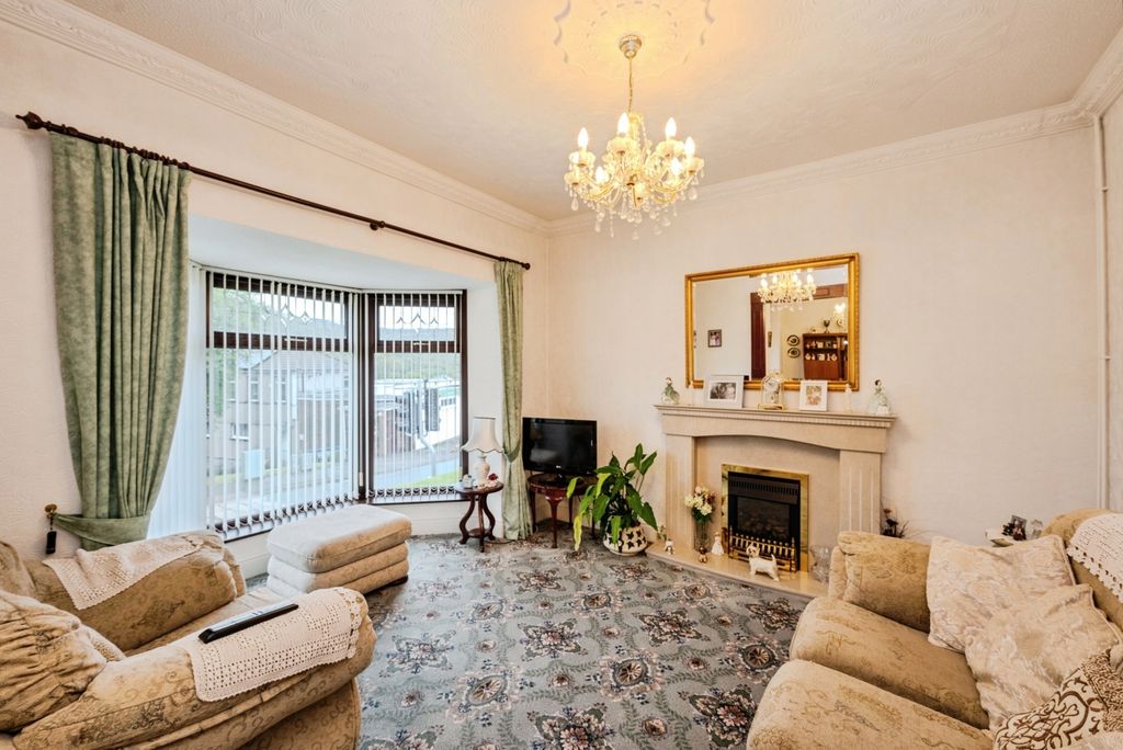 Property photo 2 of 17 Photo