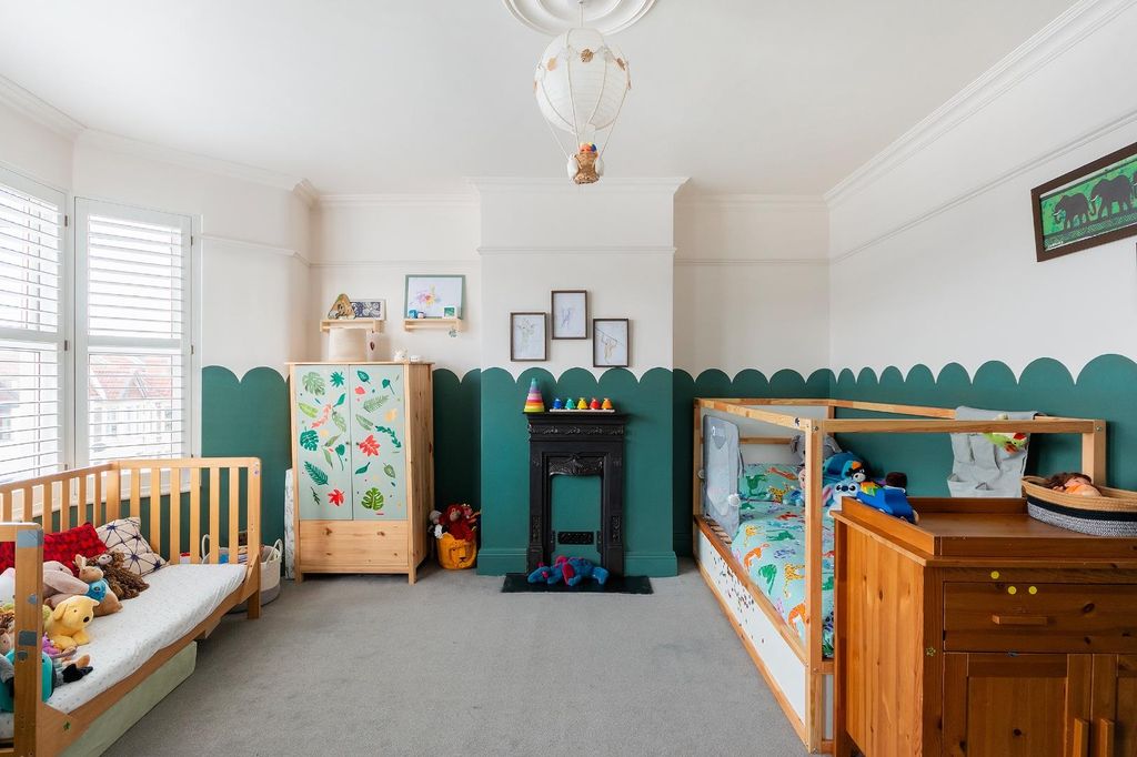 Property photo 3 of 36 2W4Rbn - Bedroom D.Jpg