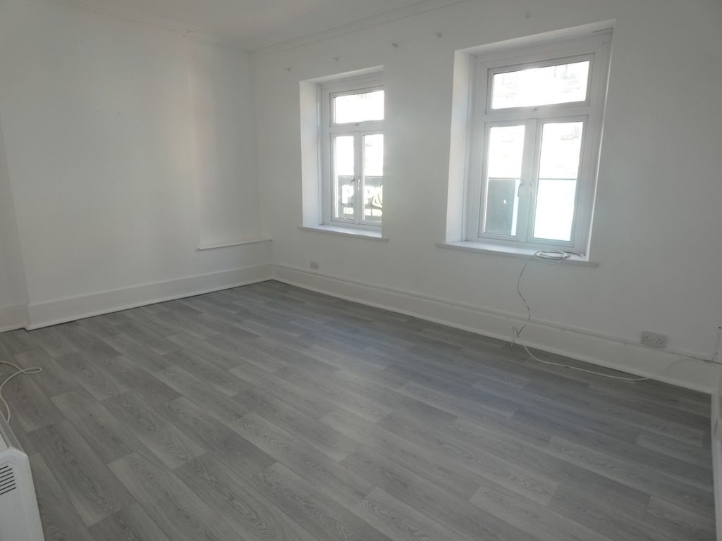 Property photo 2 of 9 Lounge