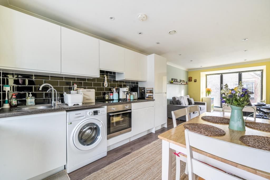 Property photo 3 of 18 Kitchen