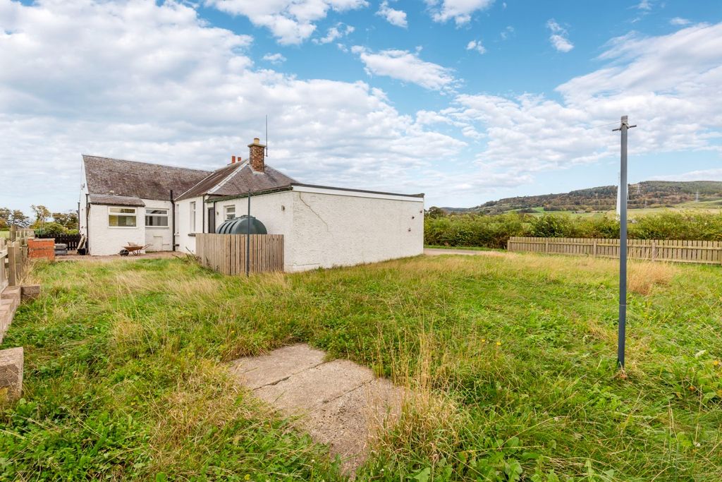 Property photo 3 of 12 4596813