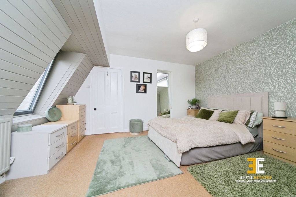 Property photo 2 of 44