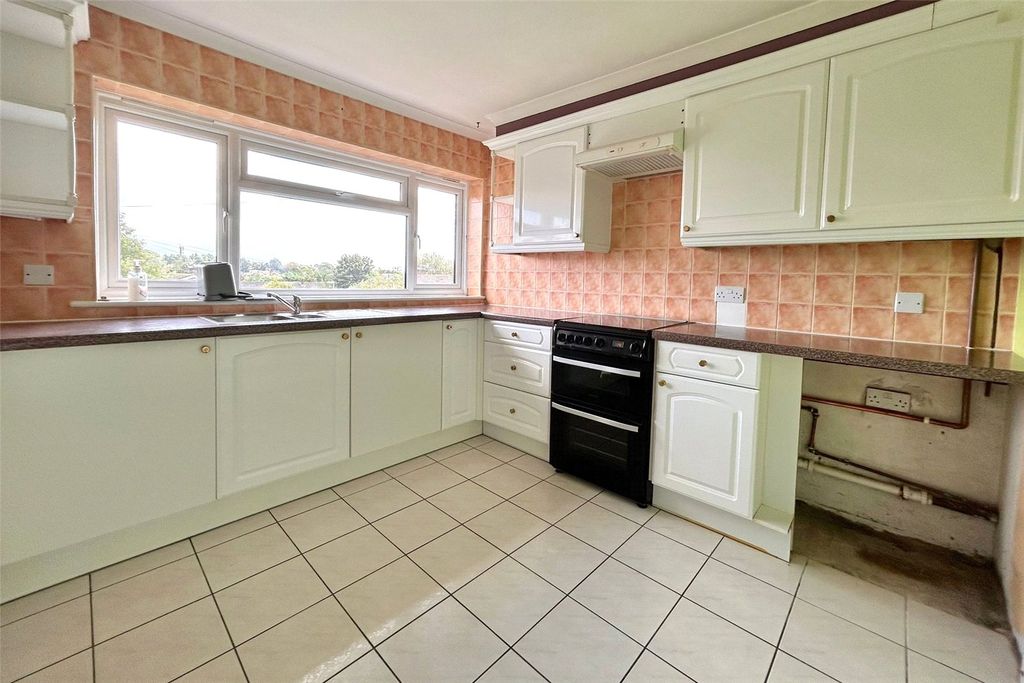 Property photo 2 of 8 Picture No. 14