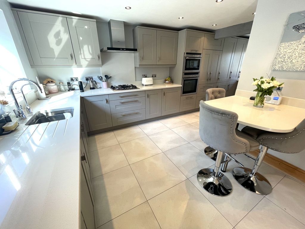 Property photo 2 of 48