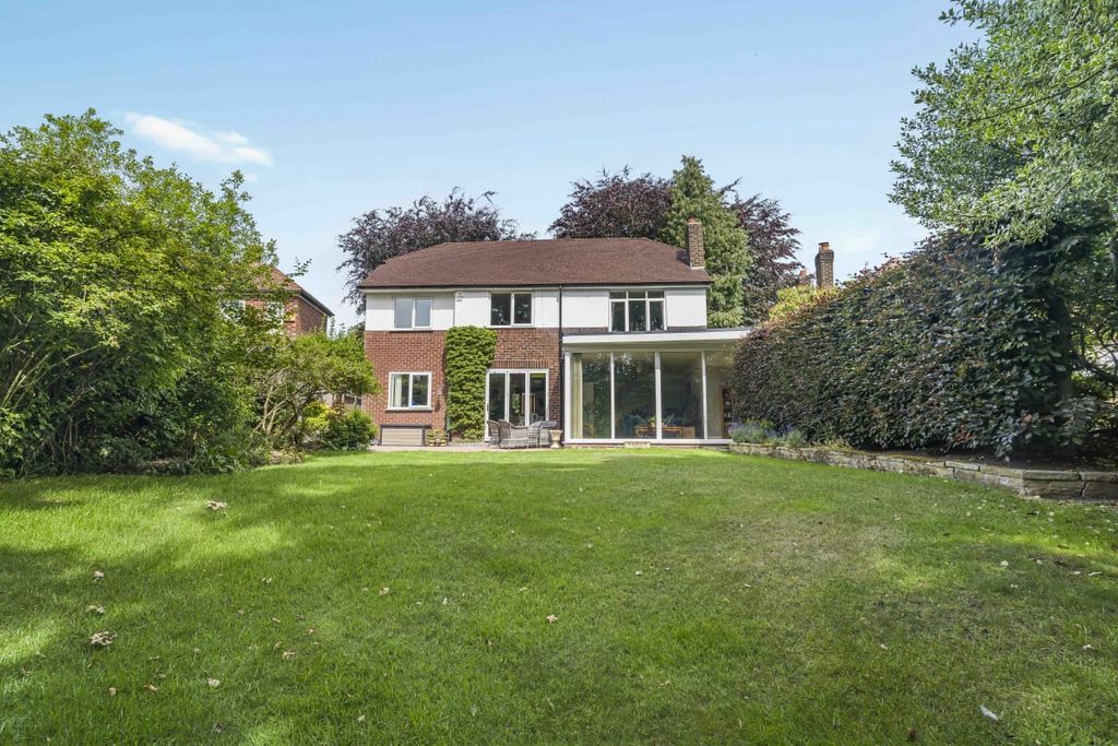 Property photo 2 of 28