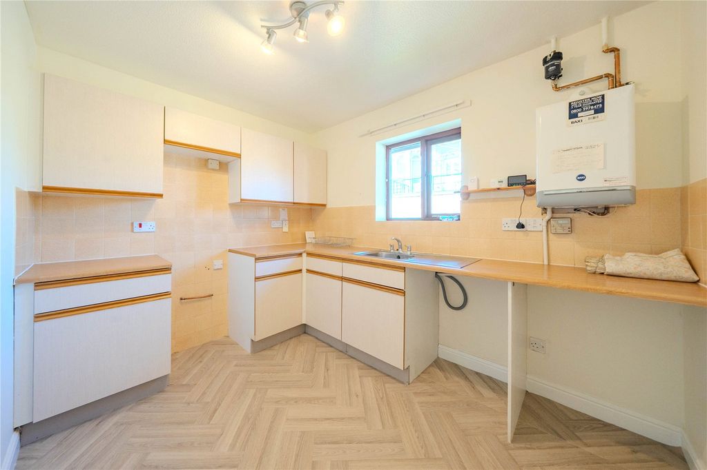 Property photo 2 of 27 Picture No. 32