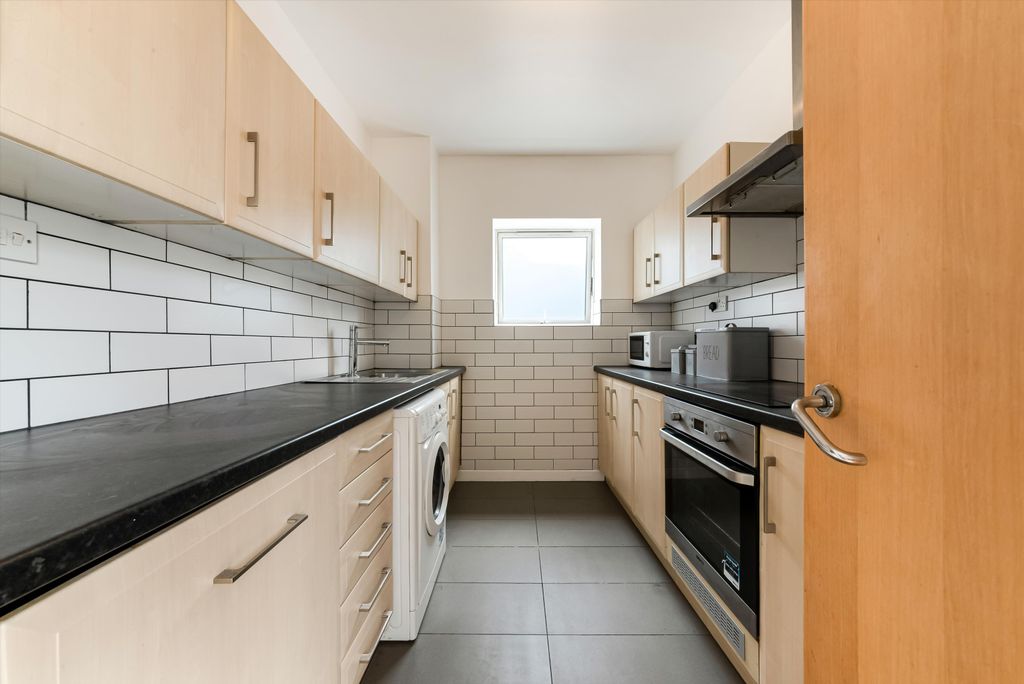 Property photo 2 of 17 Image