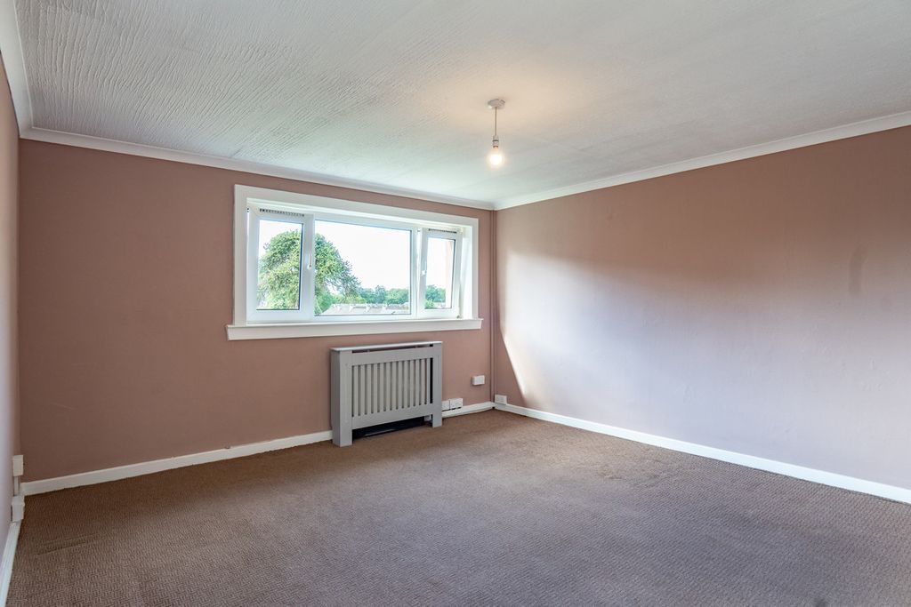 Property photo 2 of 28