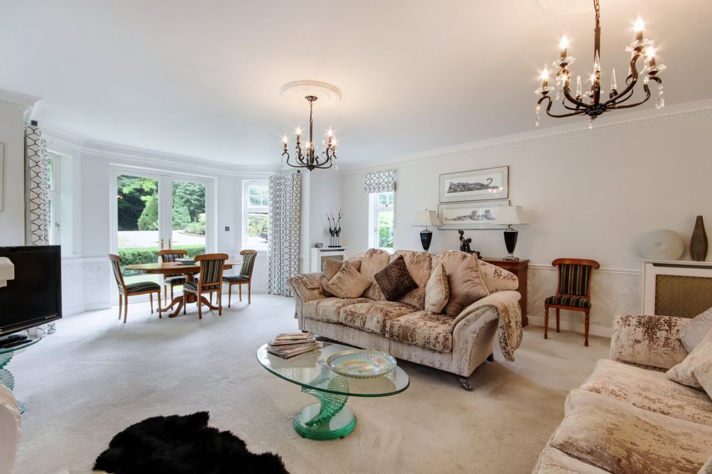 Property photo 3 of 18 Sitting Room