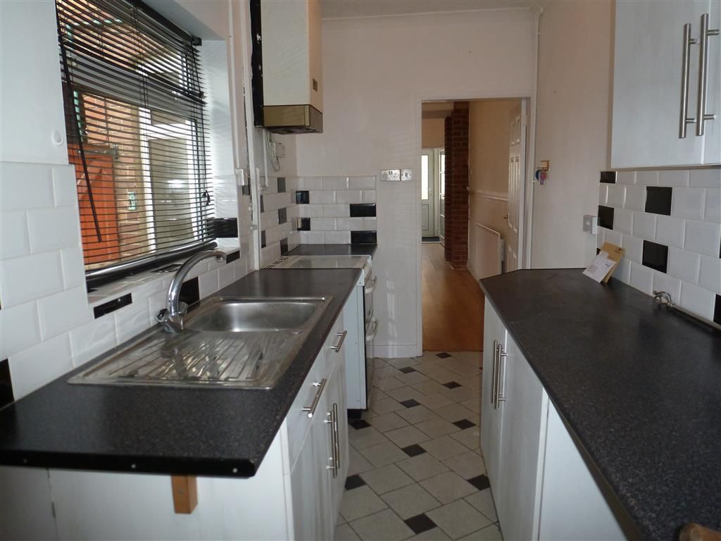 Property photo 2 of 11 Kitchen