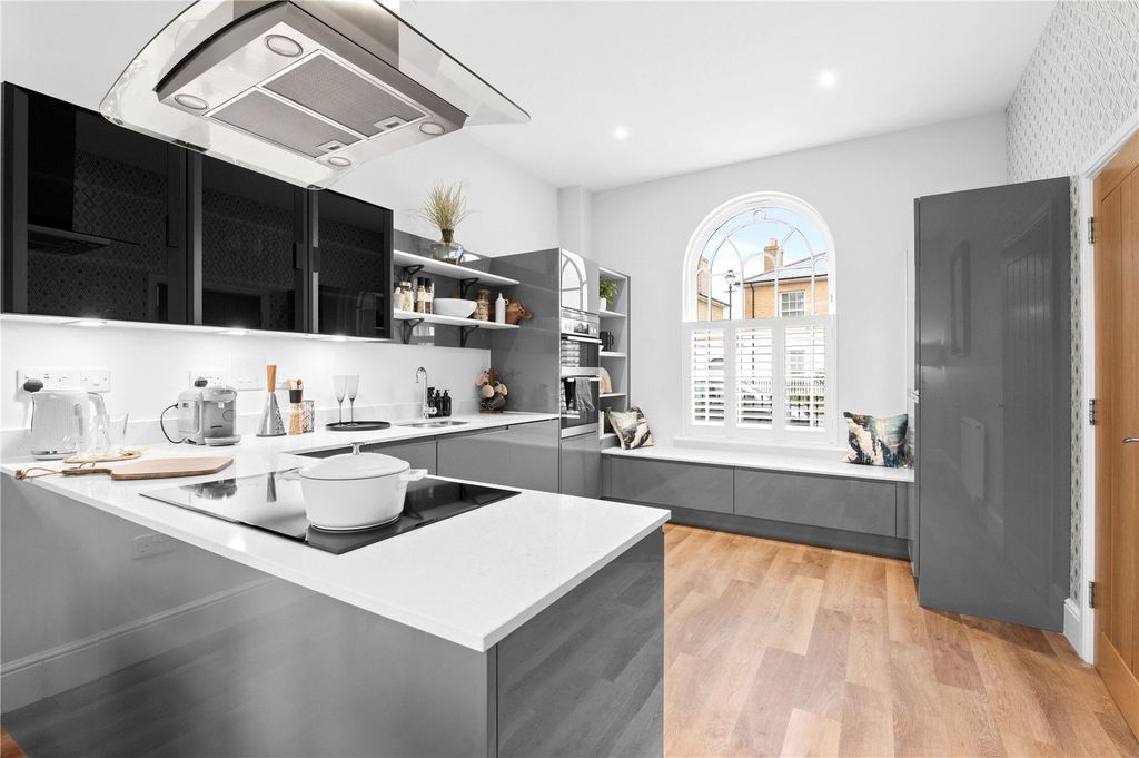 Property photo 2 of 12 Picture No. 35